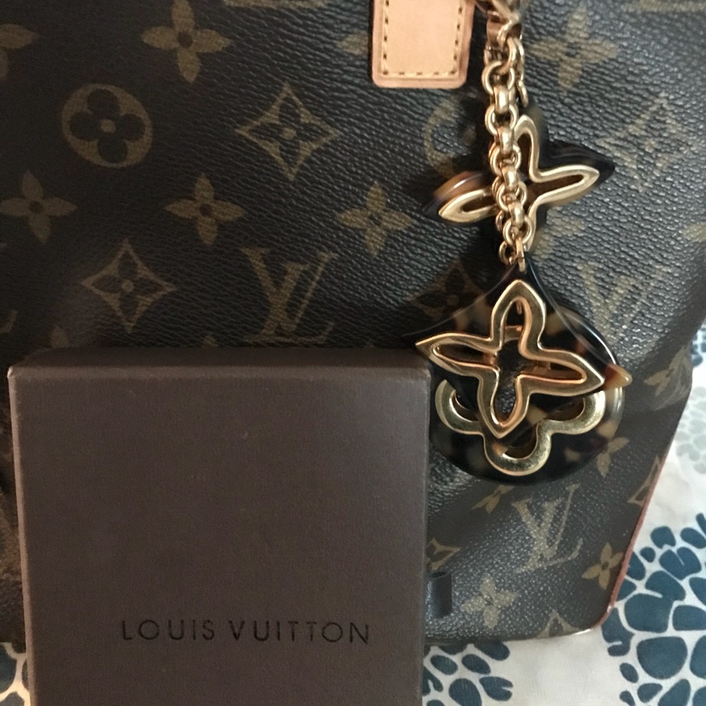 💞💖💯 like NEW Authentic LV Insolence Charm💞💖 - Picture 3 of 4